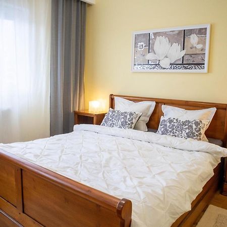 Oak Apartment - Piata Victoriei Boekarest Buitenkant foto